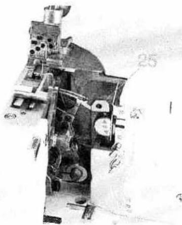 PFAFF coverlock 4872 - Adjusting the machine to the cover stitch (Prog. 1, 2, 3) and two thread chainstitch (Prog. 4) - 1