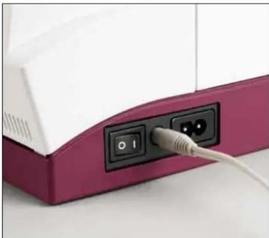 PFAFF creative 2170 - Connecting the foot control - 1
