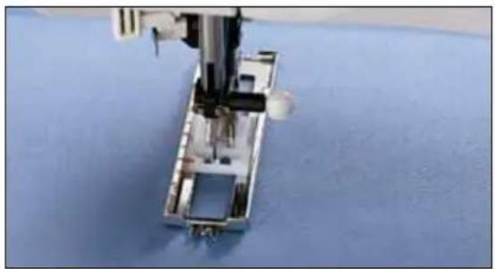 PFAFF creative 2170 - Eyelet buttonhole with gimp thread - 2