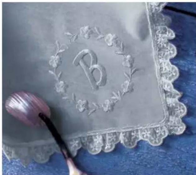 PFAFF creative 2144 - Embroider a monogram that is stored on a card - 5