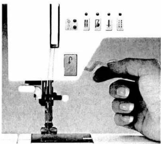PFAFF creative 7530 - Needle threader - 2