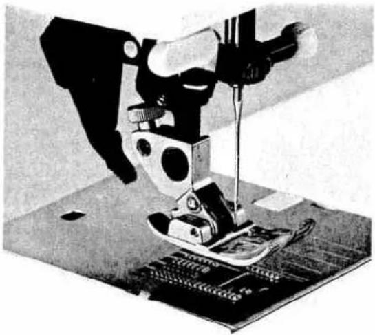 PFAFF creative 7530 - Removing the sewing foot Switch off the on/off switch - 1