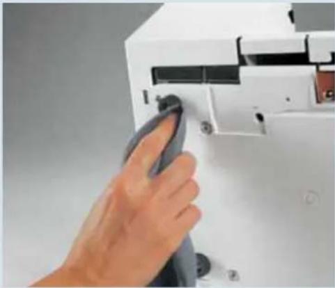 PFAFF creative 4874 - Turn off the power switch - 2