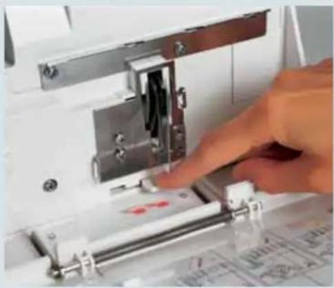 PFAFF creative 4874 - Disengage the upper looper - 2