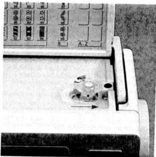 PFAFF creative 7510 - Switch off the on/off switch. - 1
