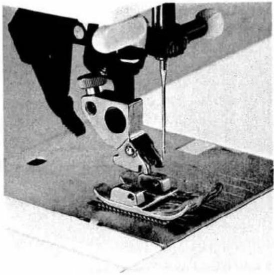 PFAFF creative 7510 - Removing the sewing foot Switch off the on/off switch - 1