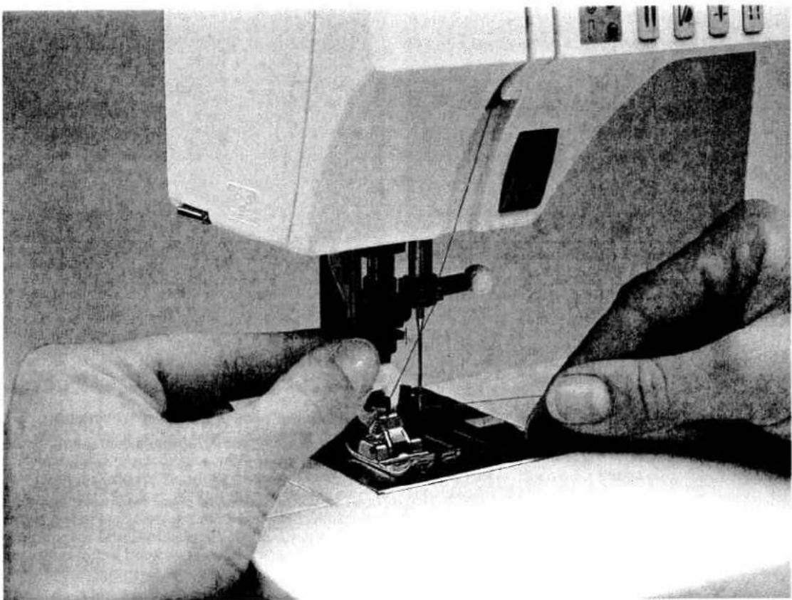 PFAFF creative 7510 - Threading the needle thread Switch off the on/off switch - 1