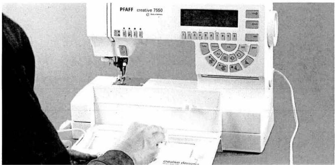 PFAFF creative 7550 - Switching from upper case to lower case letters in the script alphabet - 2