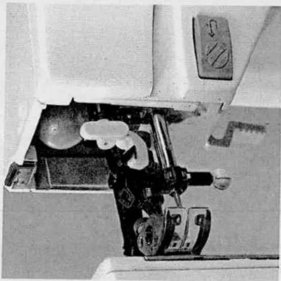 PFAFF creative 7550 - Cleaning the display - 1