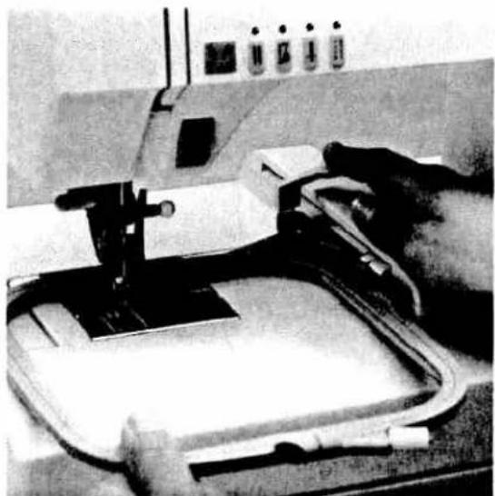 PFAFF creative 7570 - Engaging the frame in the embroidery unit - 1