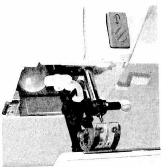 PFAFF creative 7570 - Cleaning the display - 1
