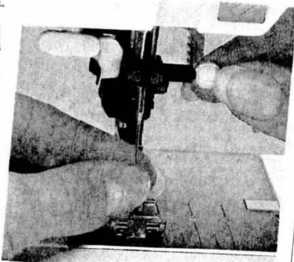 PFAFF creative 7570 - Threading through the needle - 1