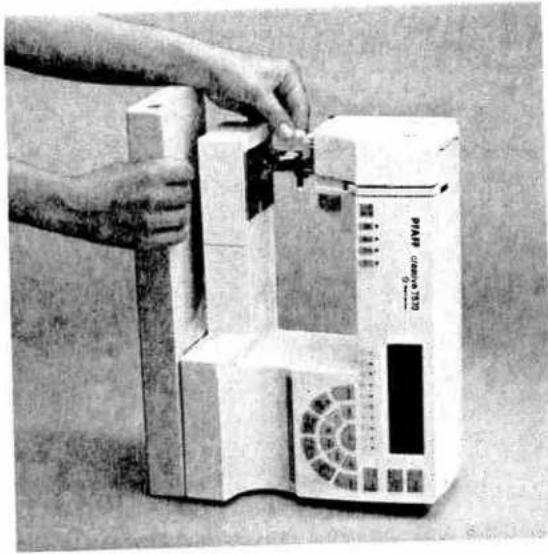 PFAFF creative 7570 - Cleaning the display - 2