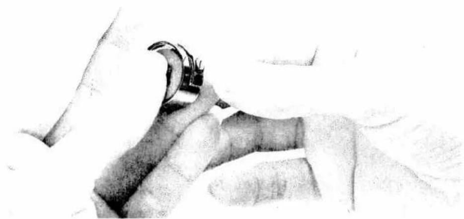 PFAFF creative 7570 - Taking out the bobbin case - 1