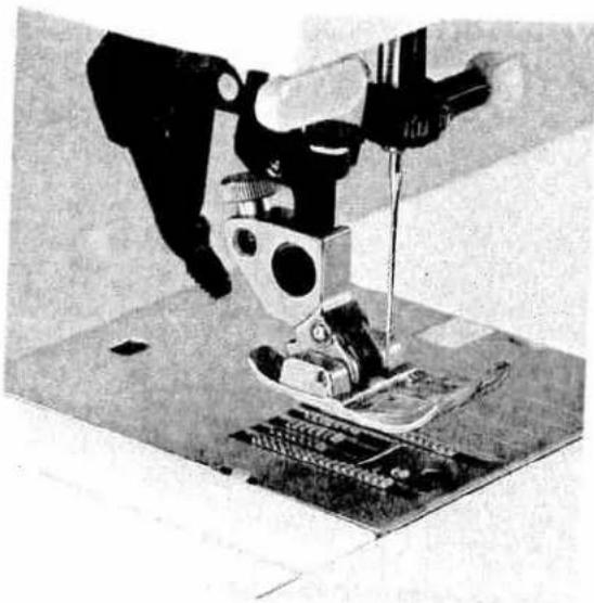 PFAFF creative 7570 - Engaging the sewing foot - 1