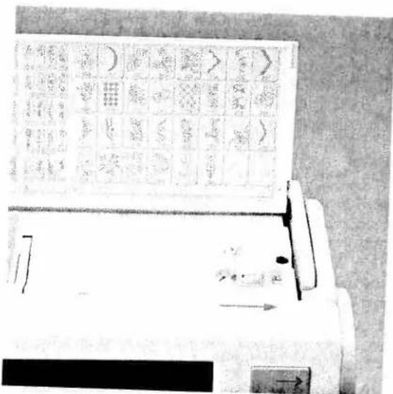 PFAFF creative 7570 - Placing the bobbin - 1