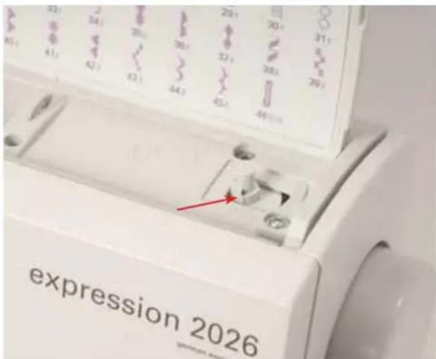 PFAFF expression 2026 - Removing the accessory tray (free arm) - 1