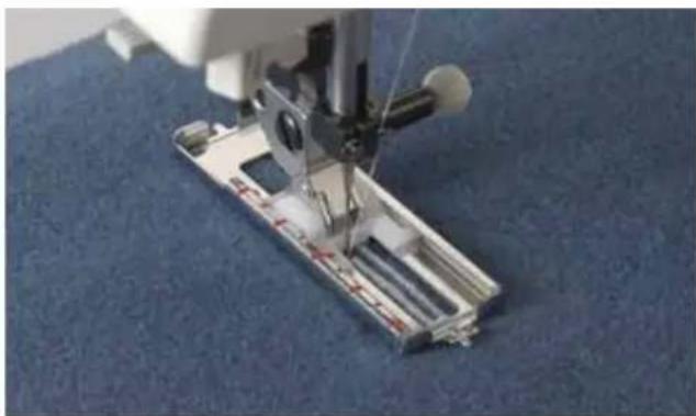 PFAFF expression 2026 - Fully automatic buttonhole - 1