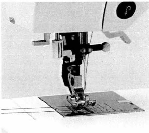 PFAFF expression 2044 - Drawing-up the bobbin thread - 1