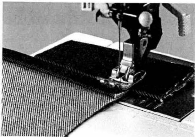 PFAFF expression 2044 - Topstitching - 1