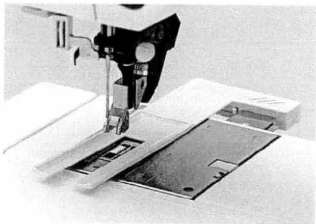 PFAFF expression 2044 - Buttonholes - 1