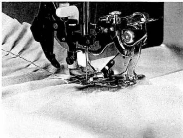 PFAFF expression 2044 - Knit edge/piping/beading foot - 1