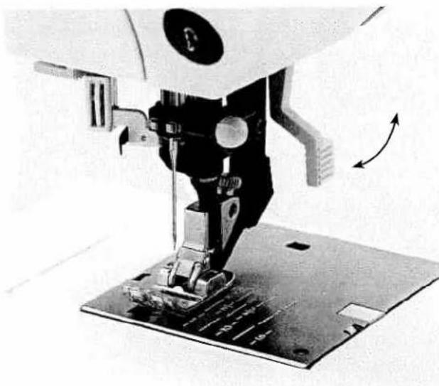 PFAFF expression 2044 - Integrated Needle threader - 1