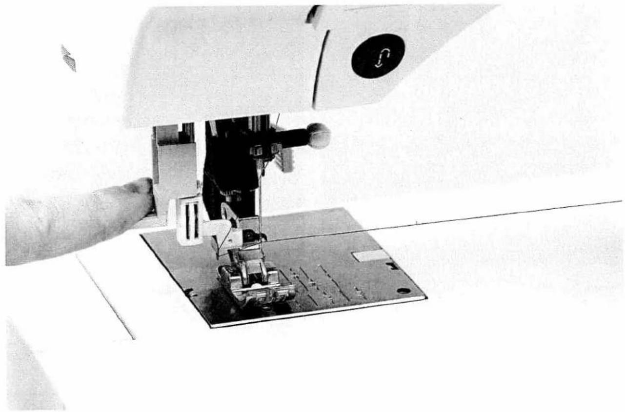 PFAFF expression 2044 - Threading the needle - 1