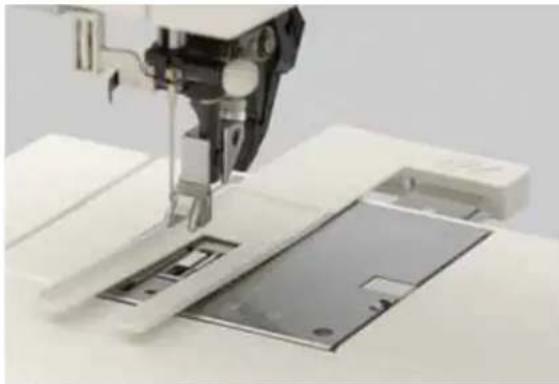 PFAFF expression 2038 - Buttonholes - 1