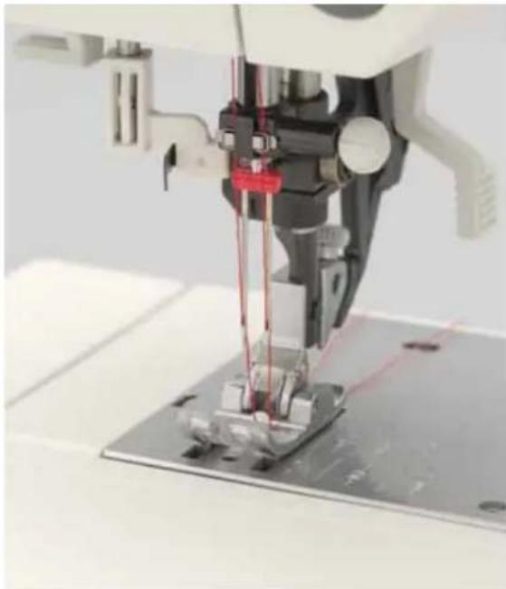 PFAFF expression 2048 - Changing the needle - 2