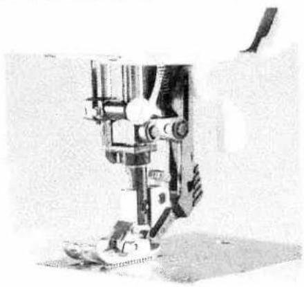 PFAFF Freestyle 1527 - Thread cutter - 1