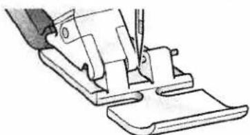PFAFF Freestyle 1527 - Sewing on zippers - 1