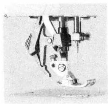 PFAFF Freestyle 1527 - Engaging the Intigrated Dual feed - 1