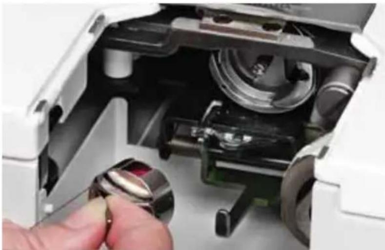 PFAFF GrandQuilter - Switch off the main switch nplug the machine. - 2