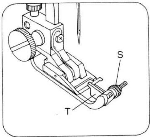 PFAFF hobby 422 - Bevestigen van de lineaal - 1