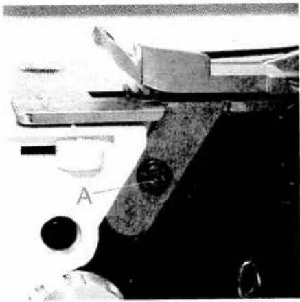 PFAFF hobbylock 4762 - Cleaning the rubber feet - 1