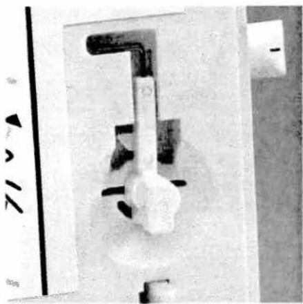 PFAFF hobbylock 4762 - Engaging the upper knife - 1