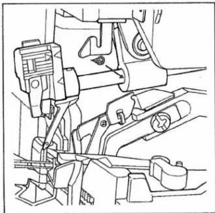 PFAFF hobbylock 4860 - Cleaning the needle plate Switch the mainswitch off - 5