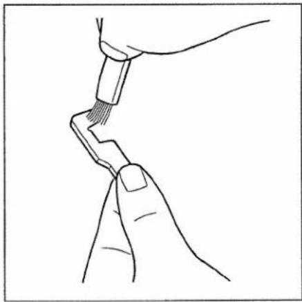 PFAFF hobbylock 4860 - Cleaning the needle plate Switch the mainswitch off - 2