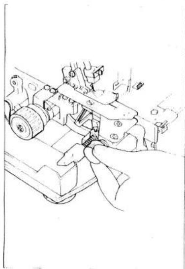 PFAFF hobbylock 783 - Disengaging the upper knife - 1