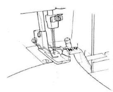 PFAFF hobbylock 783 - Inserting the lint box: - 1