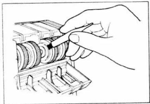 PFAFF hobbylock 794 - Cleaning thread tensions: - 1
