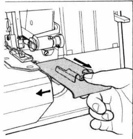 PFAFF hobbylock 795 - Raising the upper knife: - 3