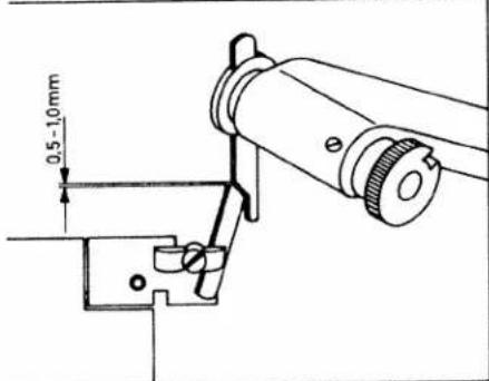 PFAFF hobbylock 795 - Changing knives - 7
