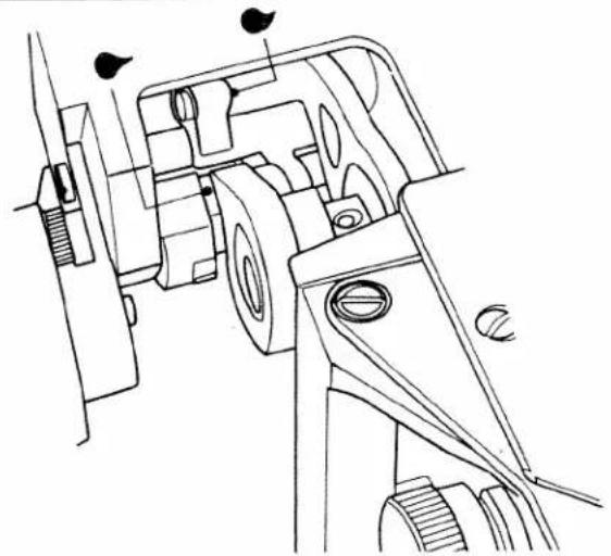 PFAFF hobbylock 795 - Changing knives - 13