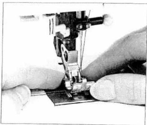 PFAFF performance 2056 - Thread cutter - 6