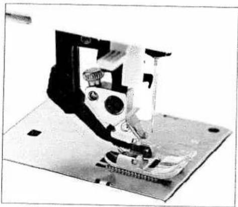 PFAFF performance 2056 - Changing the presser foot - 1