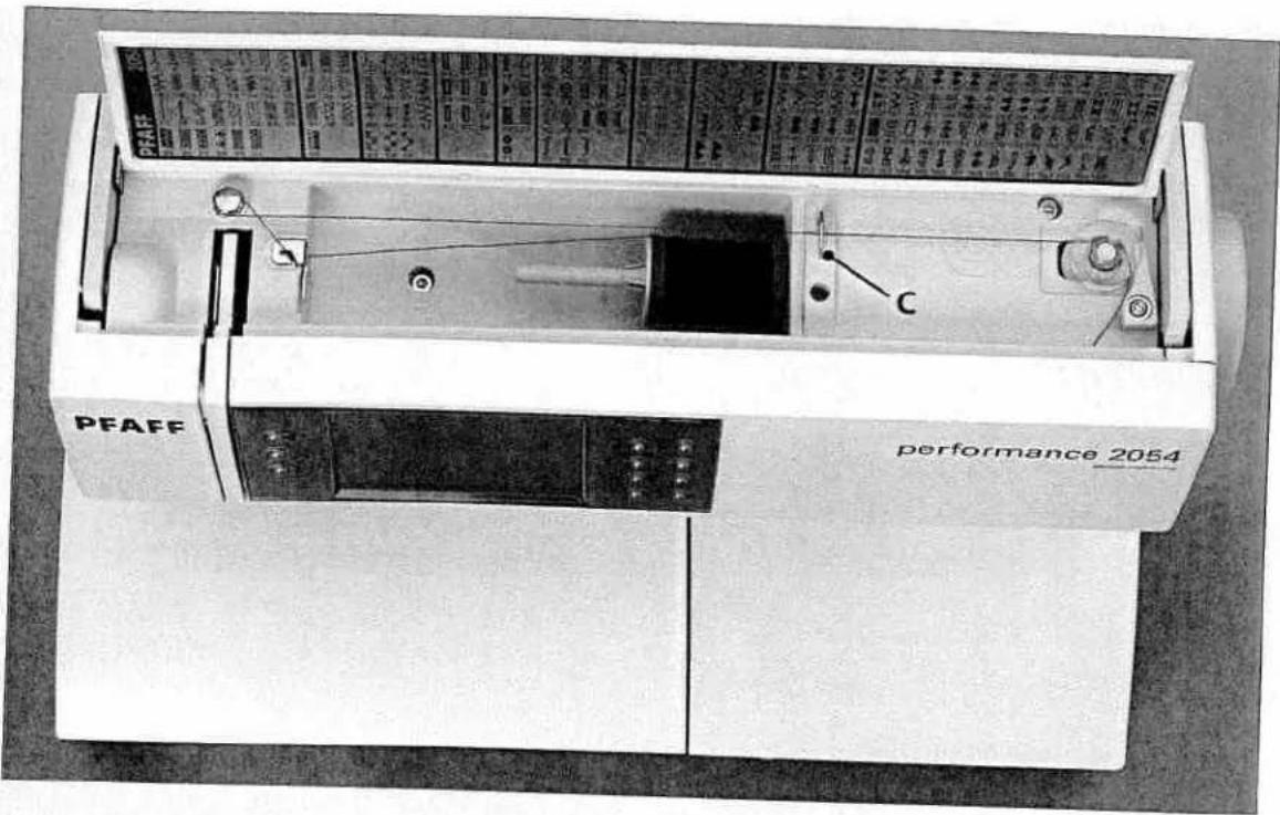 PFAFF performance 2056 - Preparing the machine for bobbing winding - 3