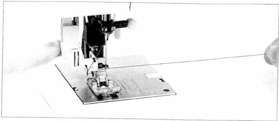 PFAFF performance 2056 - Threading the needle - 3