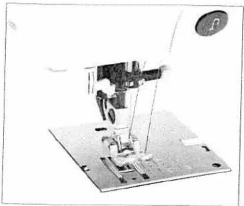 PFAFF performance 2056 - Snap on the presser foot - 2
